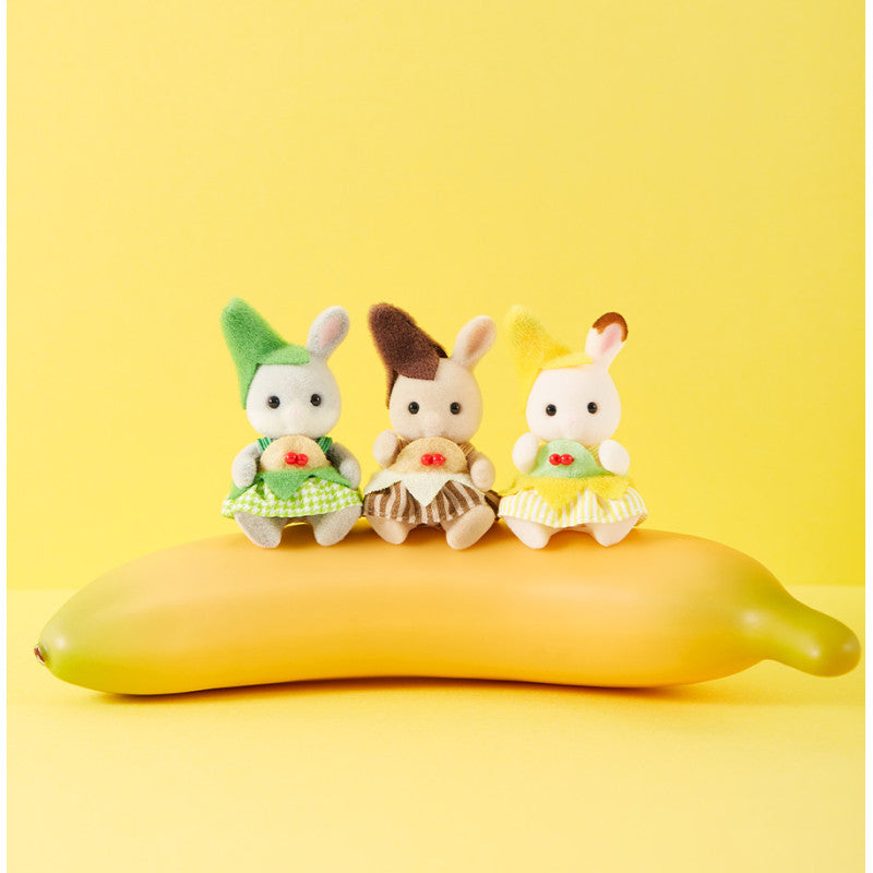 Le trio des bébés en costumes de bananes