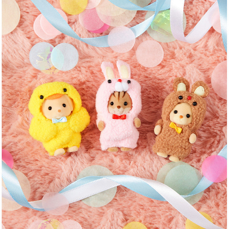 Le trio des bébés en costumes de mascottes
