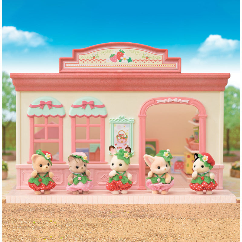 Les bébés fraises des bois