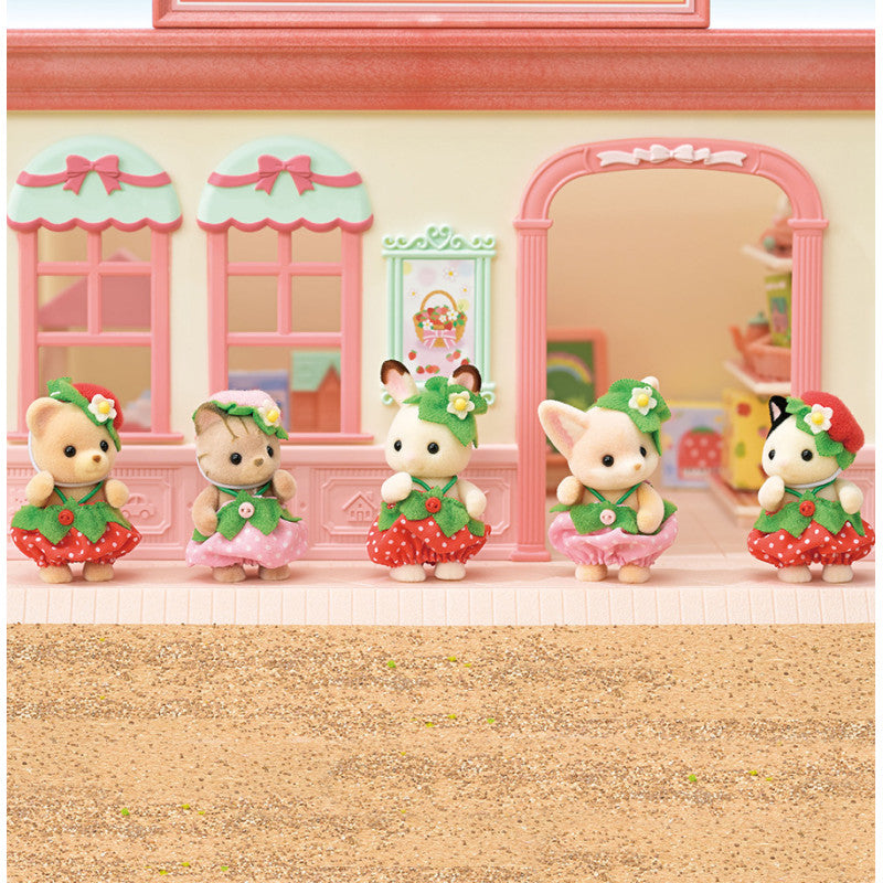 Les bébés fraises des bois
