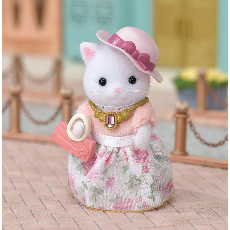 La valisette de mode et la grande sœur Chat Persan
