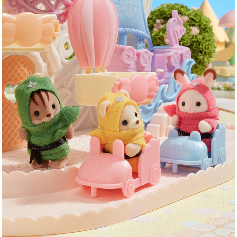 Le trio des bébés en costumes de ninja