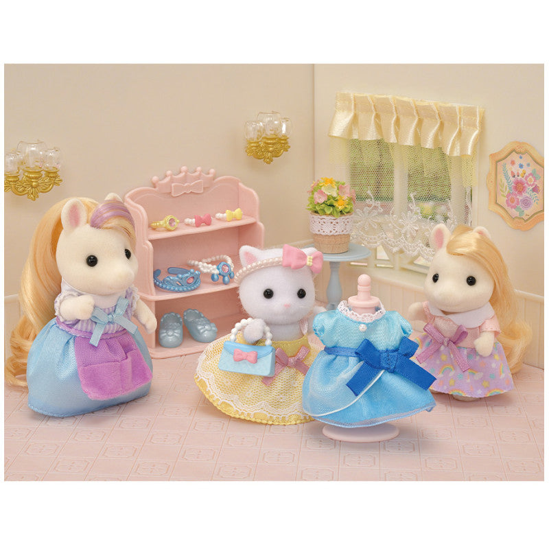 La fille Chat Persan et sa panoplie de princesse