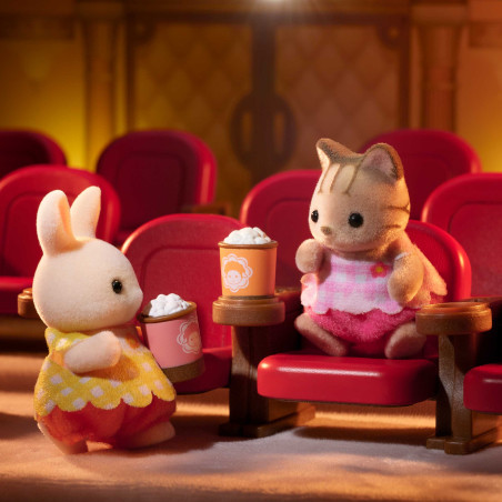 Les bébés au cinéma - lapin et chat de Sylvanian Family - 2