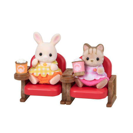 Les bébés au cinéma - lapin et chat de Sylvanian Family