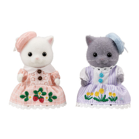 Les jumelles Chat Persan en tenues brodées de Sylvanian Family