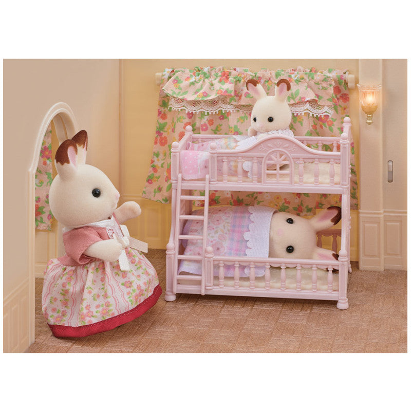 Le set d'ameublement pour grande maison éclairée