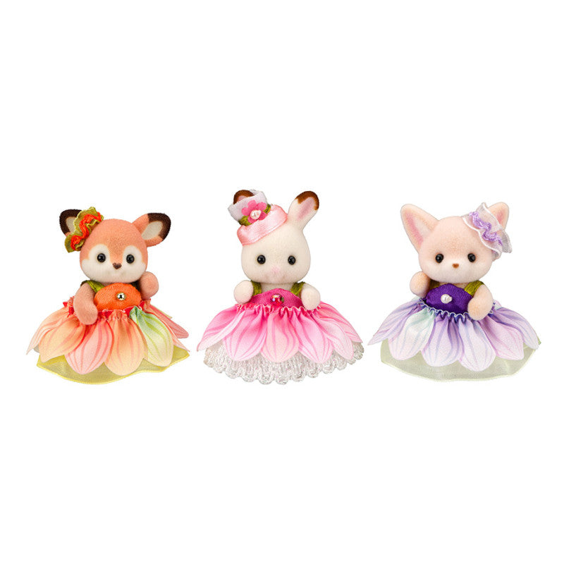 Le trio des bébés en costumes de fleurs