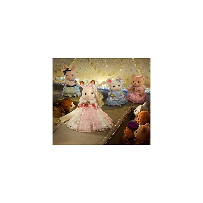 La fille Lapin Chocolat en robe de bal
