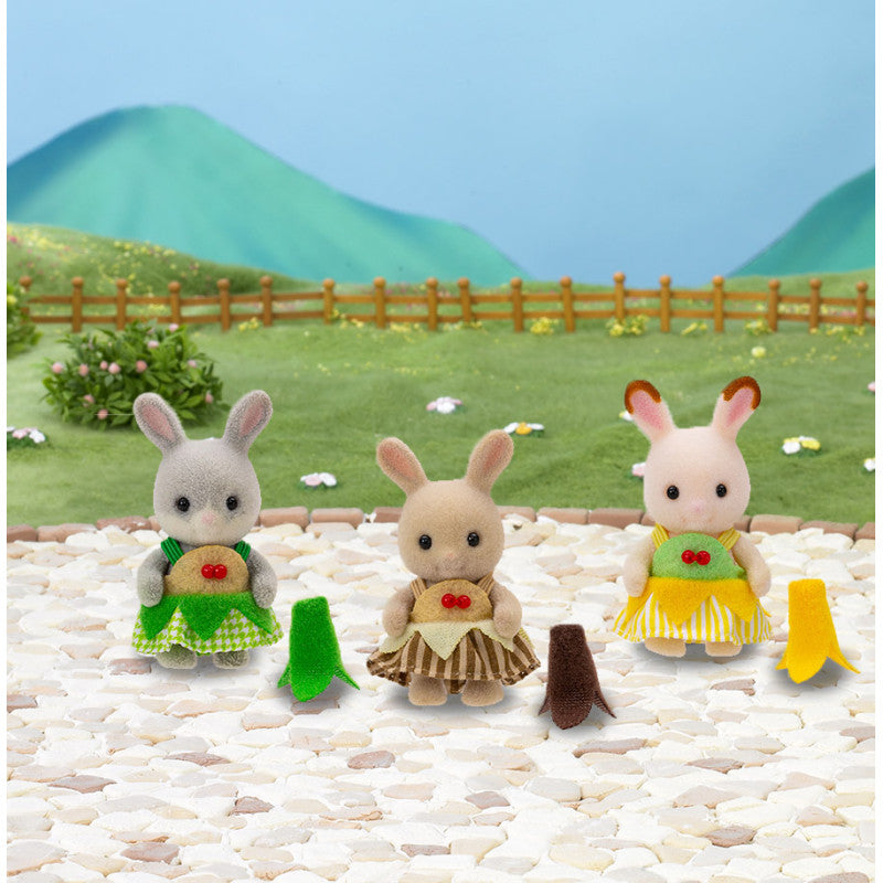 Le trio des bébés en costumes de bananes