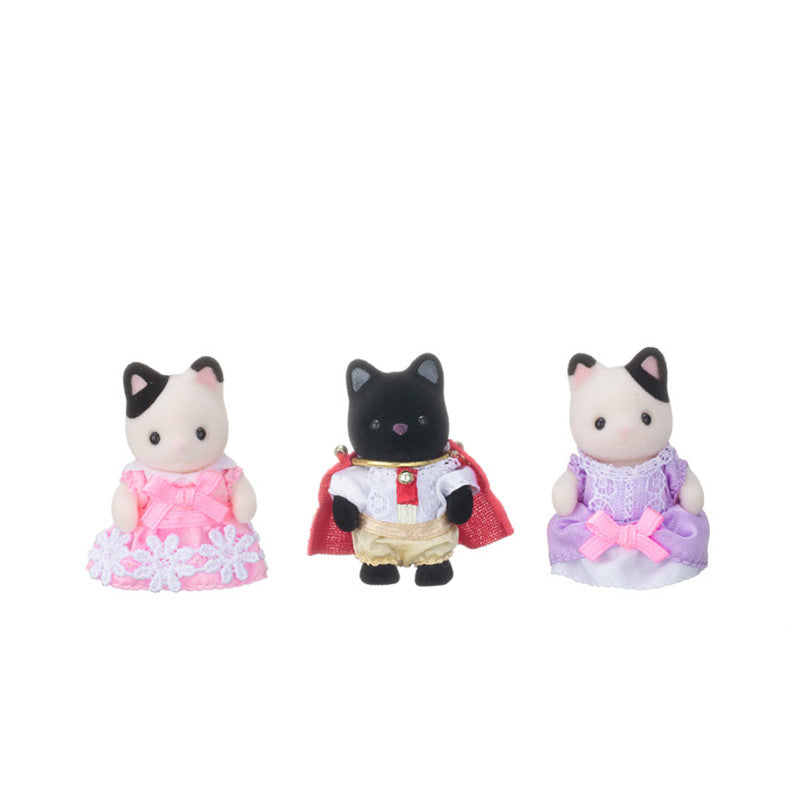 Le trio des bébés en costumes de prince et princesses