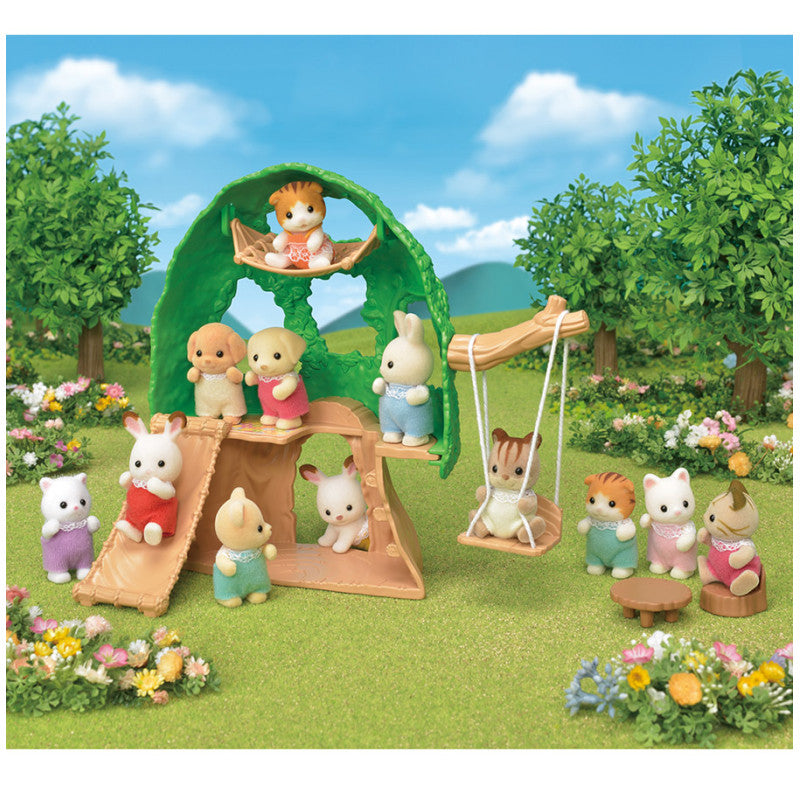 La cabane et Ambrose le bébé Écureuil Roux