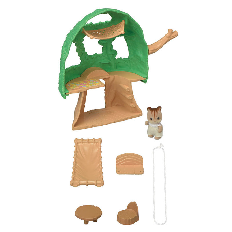 La cabane et Ambrose le bébé Écureuil Roux