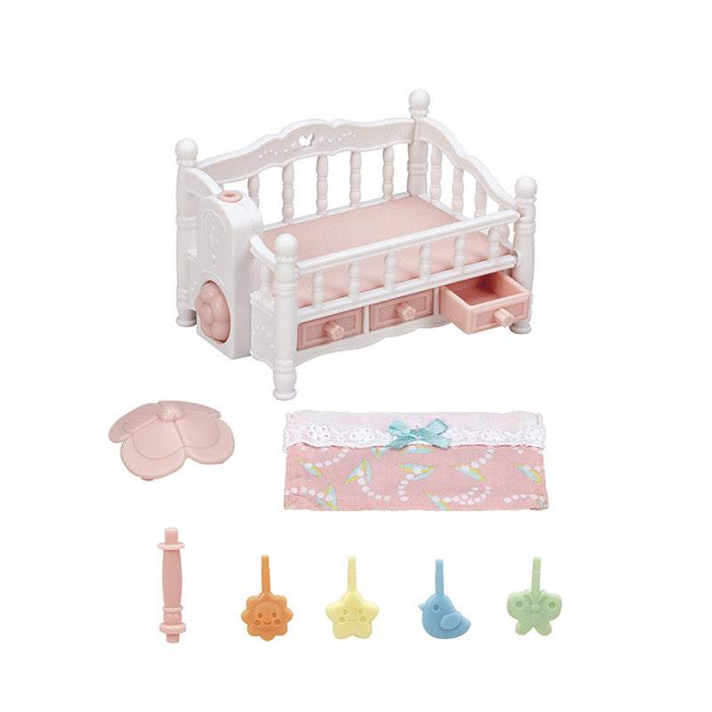 Le lit de bébé et mobile