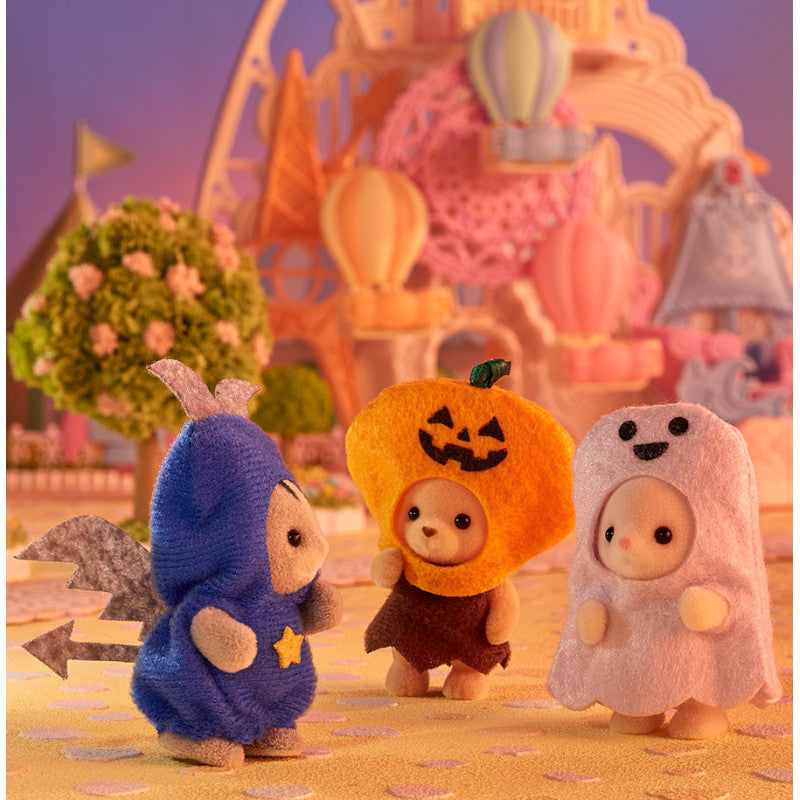 Le trio des bébés en costumes d’Halloween