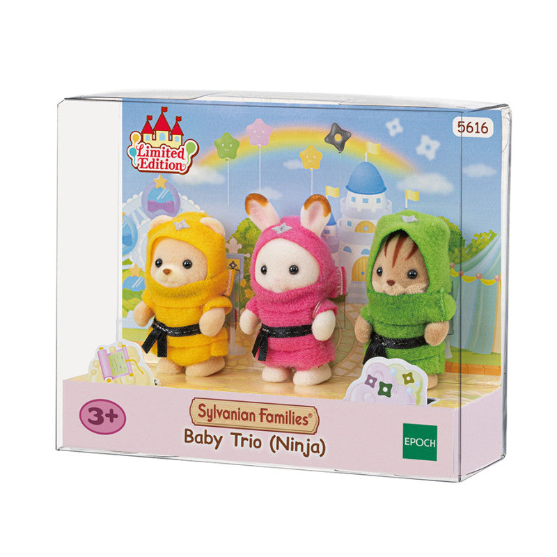 Le trio des bébés en costumes de ninja