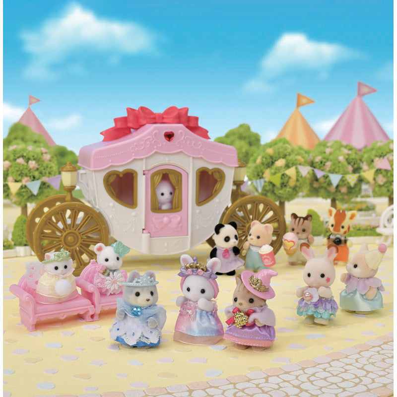 La parade des bébés en costumes de princesses