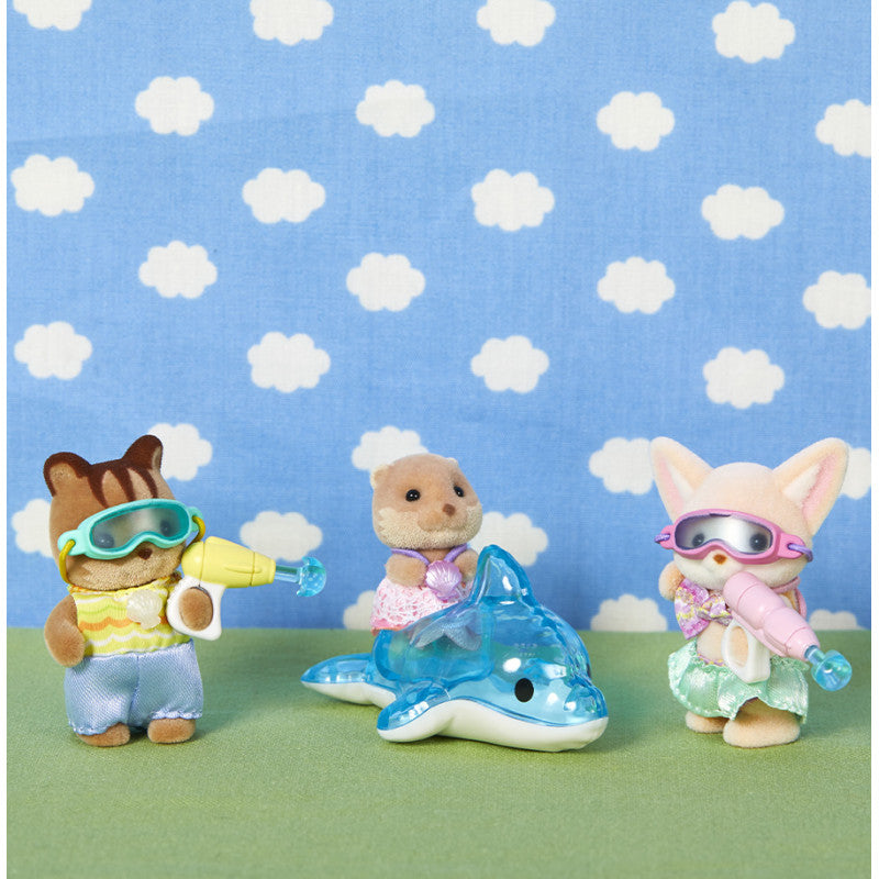 Le trio des bébés à la piscine