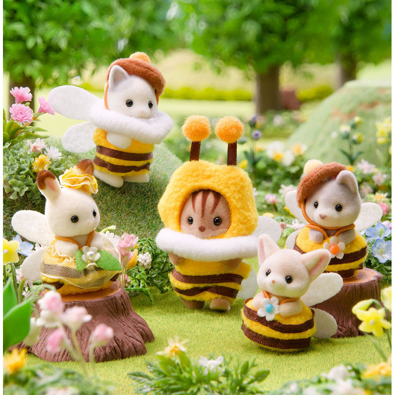 Les bébés en costumes d'abeille